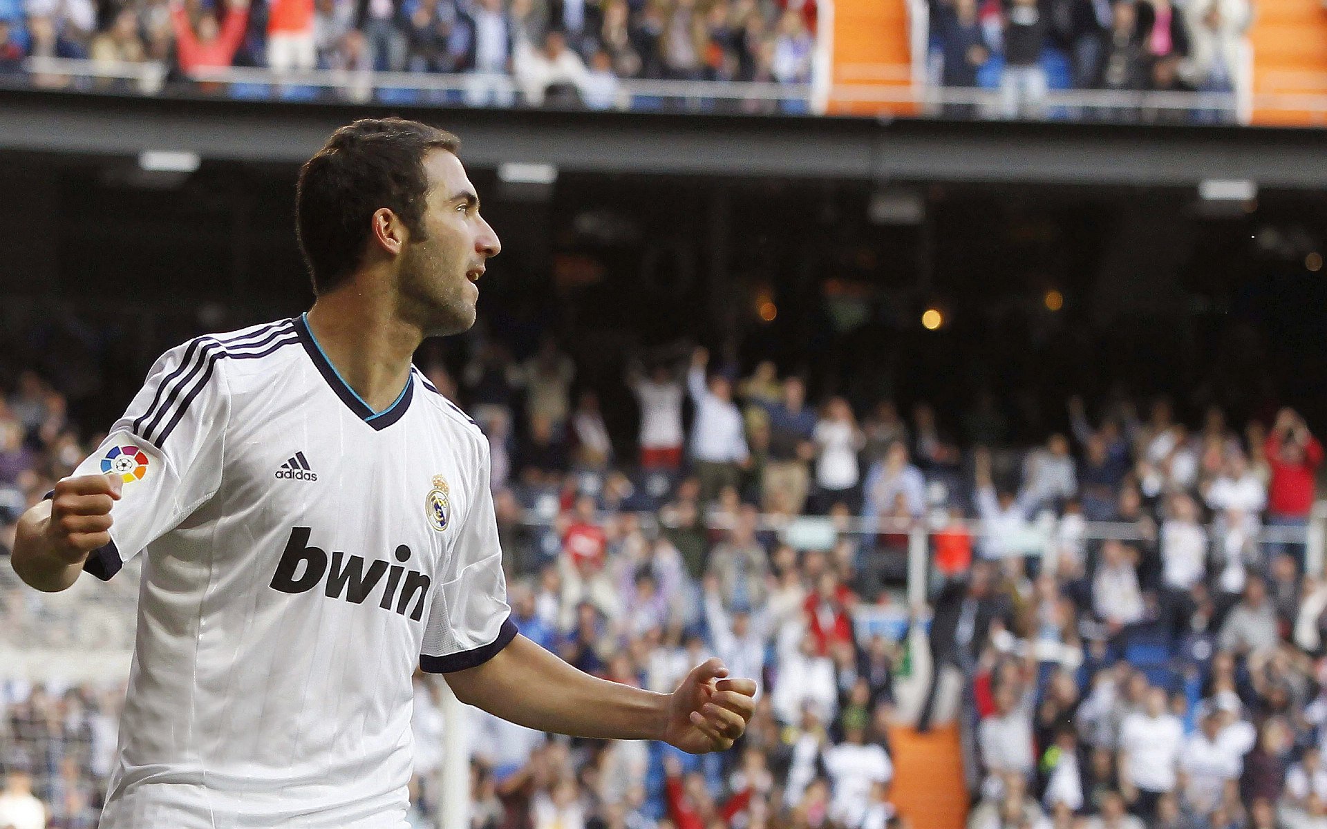 智能材料：未来赛车的革新之路，智能汽车材料